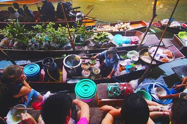 Floating market tours in Bangkok